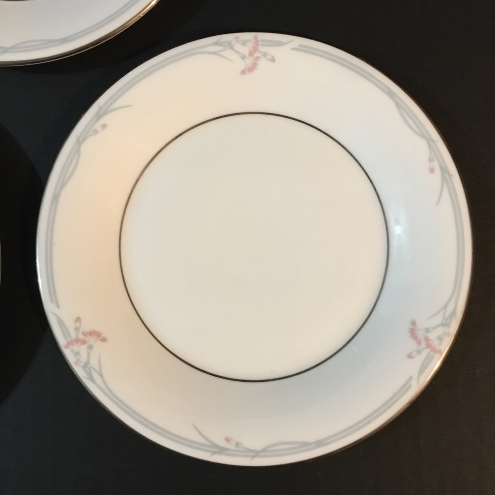 6 Royal Doulton Carnation Desert / Bread Plate 6.5" Set Of 6 MINT - Picture 1 of 4